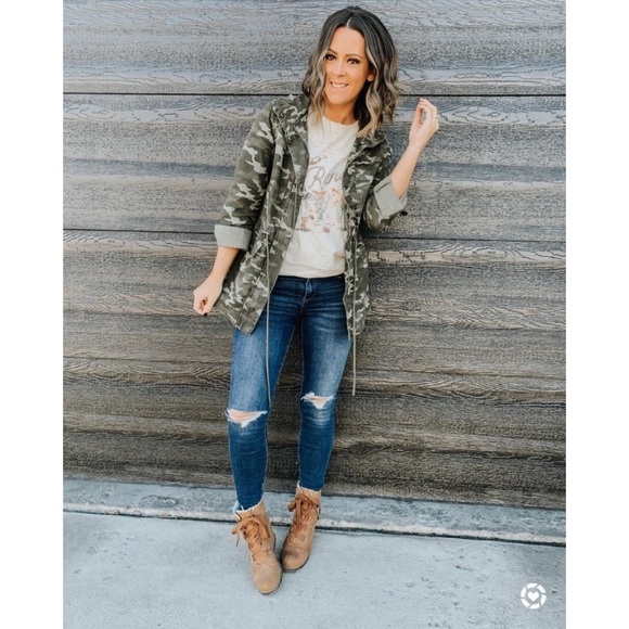 ✨ Universal Thread Camo Jacket ✨ - Picture 3 of 4